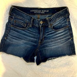 American Eagle 🦅 Super Stretch Denim Jean Short, LIKE NEW, Size 6, $20